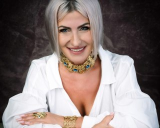 Ażurowy choker z motywami kwiatów i liści, zdobiony kryształami Primero (C24/JES/10AU)