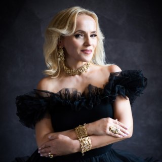 Ażurowy choker z motywem kwiatów i liści, z kryształkami Preciosa (C24/JES/08AU)