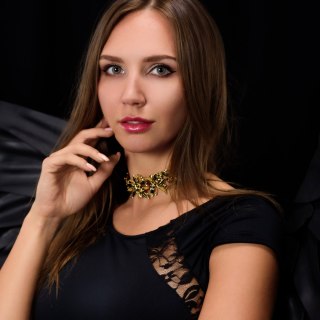 Naszyjnik z kwiatowym wzorem z kryształkami z kolekcji Blossom (C24/JES/02/2AU)