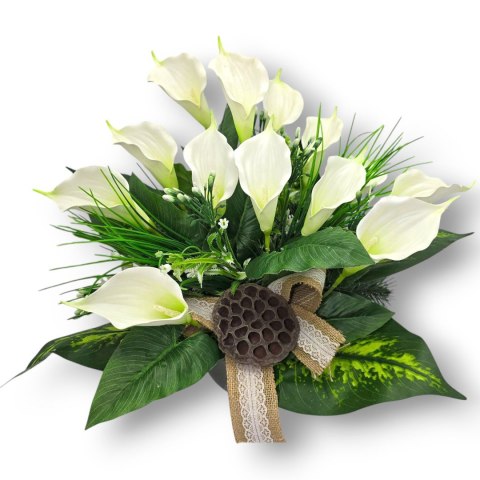 Stroik pięknych sztuchnych kwiatów na cmentarz grób Wszystkich Świętych