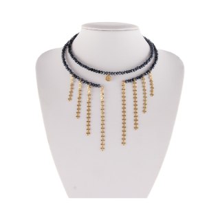 Choker z granatowych koralików, z wiszącymi łańcuszkami (C25/MEM/11AU)