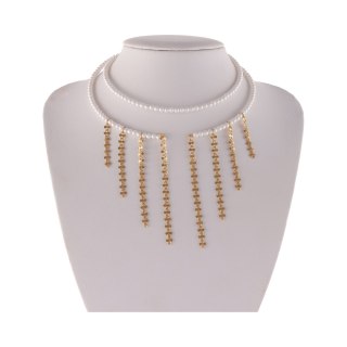 Choker z satynowych perełek, z wiszącymi łańcuszkami (C25/MEM/12AU)