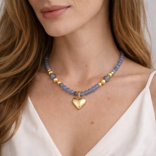 Naszyjnik z ciemnych opali i złotych kuleczek z pękatym serduszkiem (C25/KOR/84/3AU)