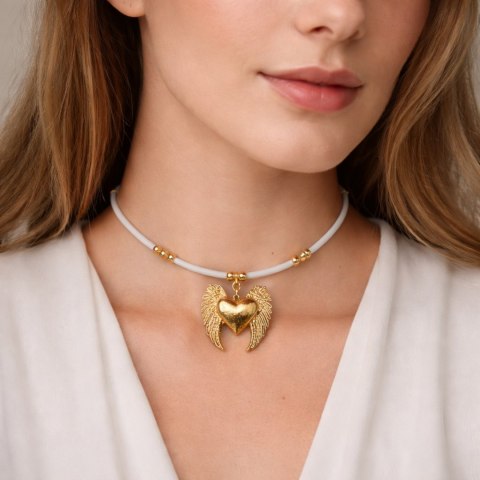 Kauczukowy naszyjnik z sercem ze skrzydłami (C24/LAT/26AU)