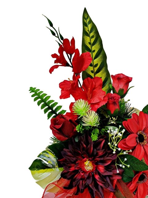 Stroik pięknych sztuchnych kwiatów na cmentarz grób Wszystkich Świętych