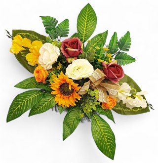 Stroik pięknych sztuchnych kwiatów na cmentarz grób Wszystkich Świętych