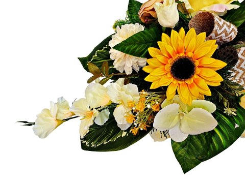 Stroik pięknych sztuchnych kwiatów na cmentarz grób Wszystkich Świętych