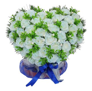 Stroik pięknych sztuchnych kwiatów na cmentarz grób Wszystkich Świętych