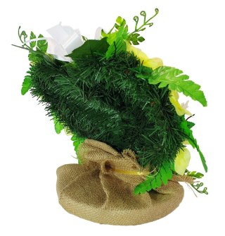 Stroik pięknych sztuchnych kwiatów na cmentarz grób Wszystkich Świętych