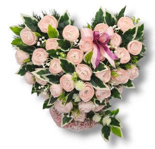 Stroik pięknych sztuchnych kwiatów na cmentarz grób Wszystkich Świętych