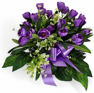 Stroik pięknych sztuchnych kwiatów na cmentarz grób Wszystkich Świętych