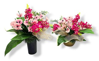 Stroik pięknych sztuchnych kwiatów na cmentarz grób Wszystkich Świętych