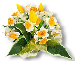 Stroik pięknych sztuchnych kwiatów na cmentarz grób Wszystkich Świętych