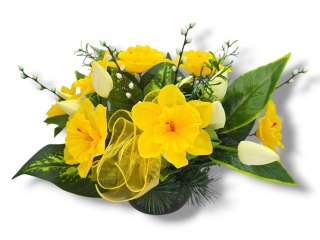 Stroik pięknych sztuchnych kwiatów na cmentarz grób Wszystkich Świętych