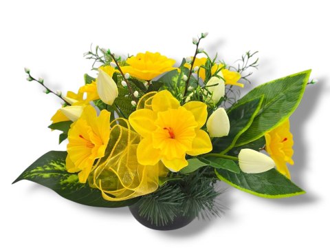 Stroik pięknych sztuchnych kwiatów na cmentarz grób Wszystkich Świętych