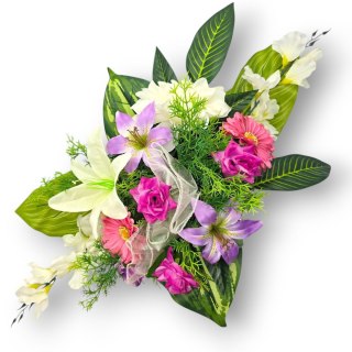 Stroik pięknych sztuchnych kwiatów na cmentarz grób Wszystkich Świętych