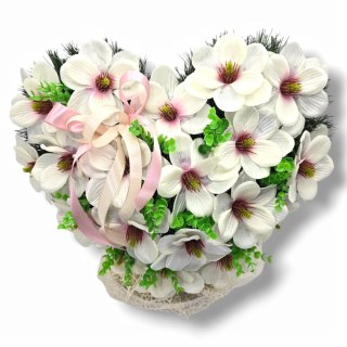 Stroik pięknych sztuchnych kwiatów na cmentarz grób Wszystkich Świętych