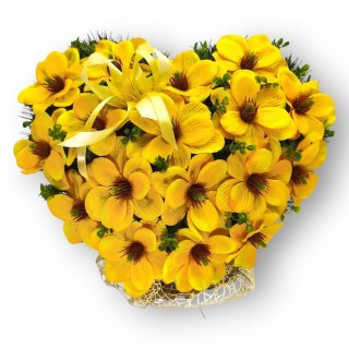 Stroik pięknych sztuchnych kwiatów na cmentarz grób Wszystkich Świętych